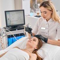 Cosmetologist doing hydra facial therapy